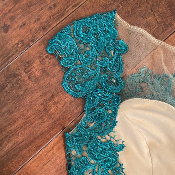 MacDuggal Evening Dress Size 4 - Picture 5 of 14